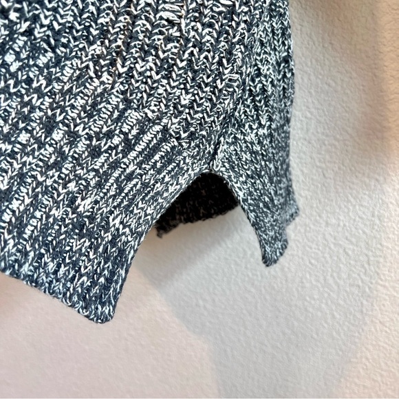 BDG Distressed Knit V Neck Sweater Heavyweight Gray Casual Women’s Size Small - Picture 7 of 12